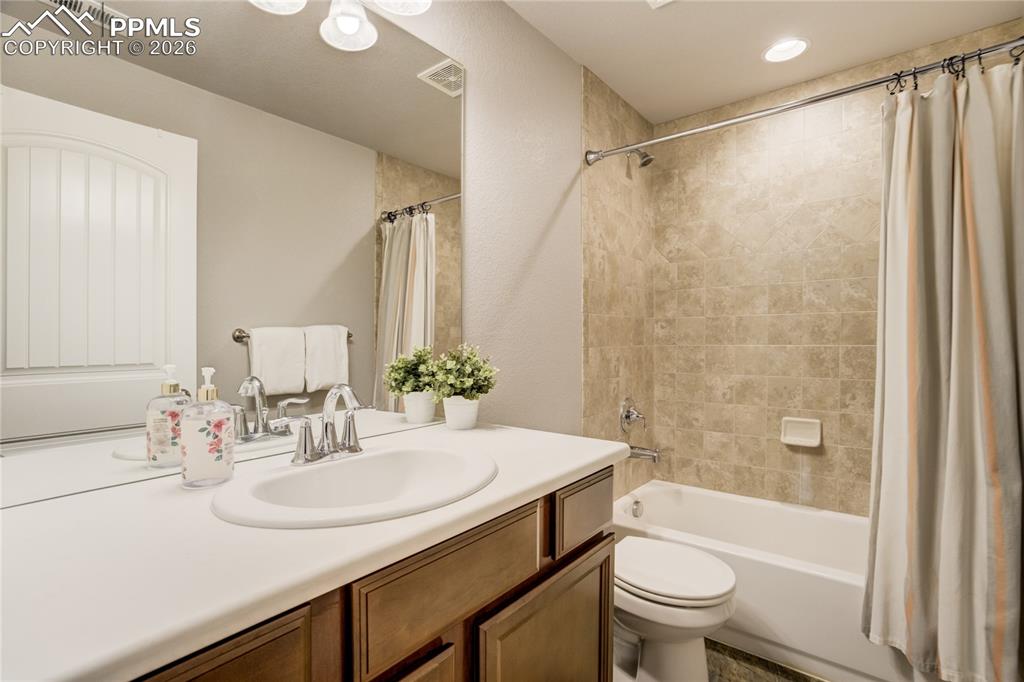 Image 44 of 49: Bathroom