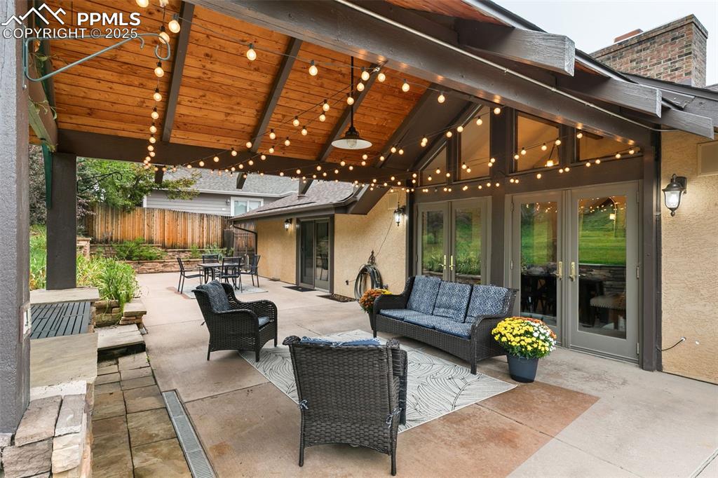 Image 11 of 50: Patio