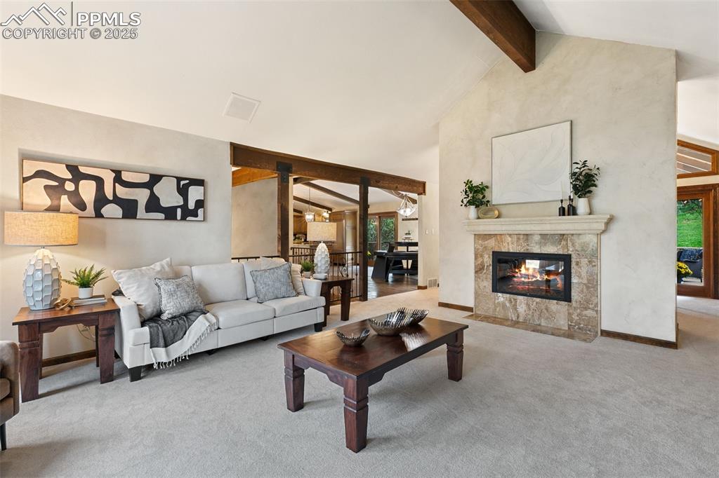 Image 8 of 50: Living Room
