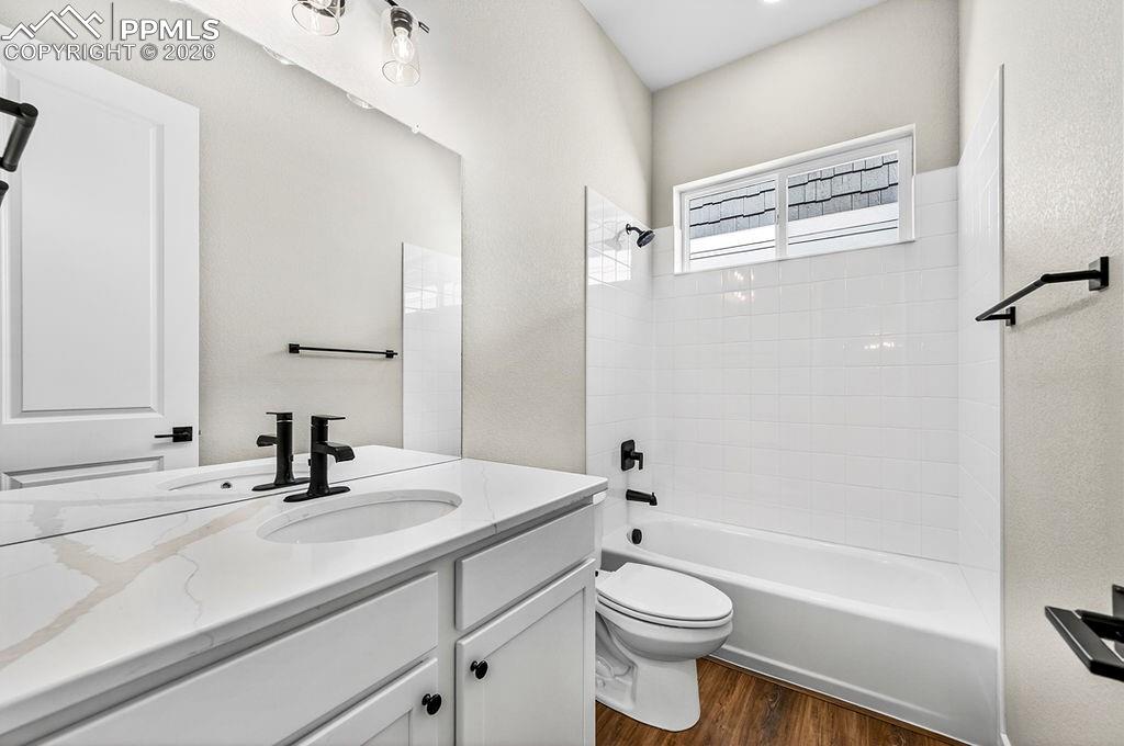 Image 17 of 34: Bathroom