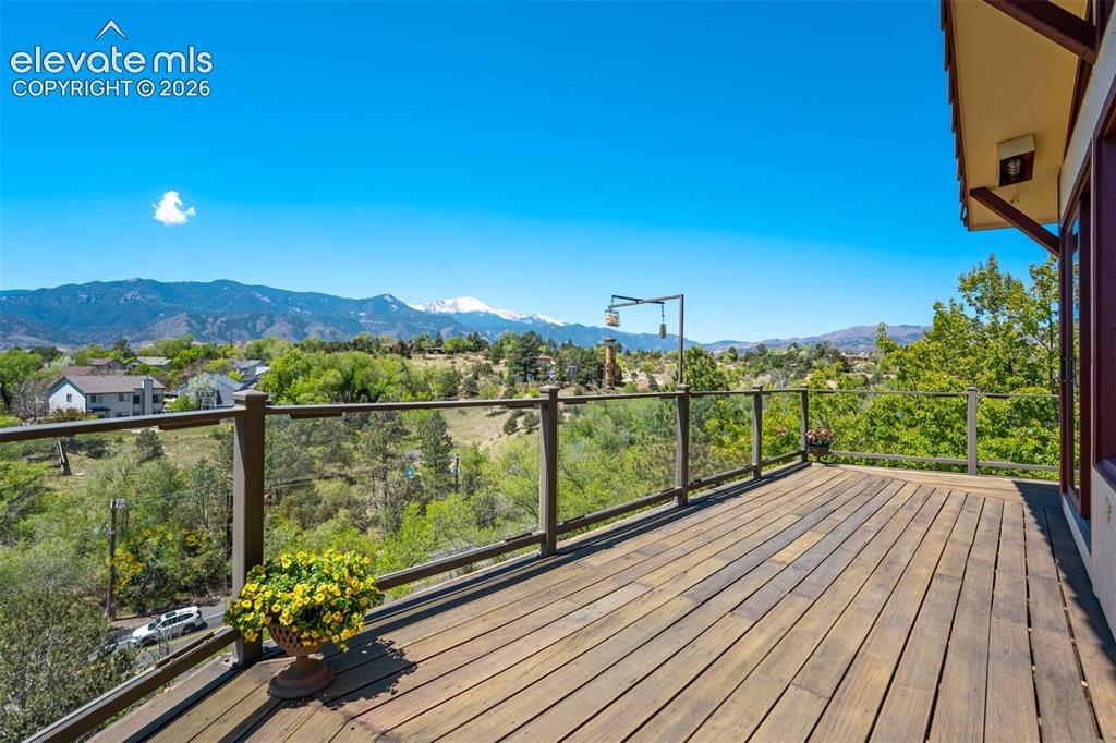 Image 20 of 50: Brazillian wood deck, with glass panels looking north.