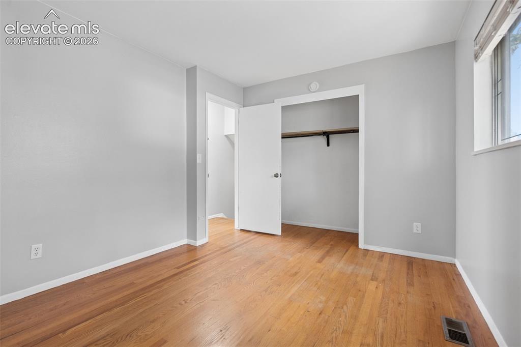 Image 16 of 30: Bedroom