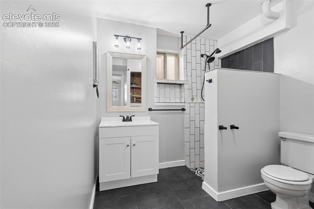 Image 21 of 30: Bathroom