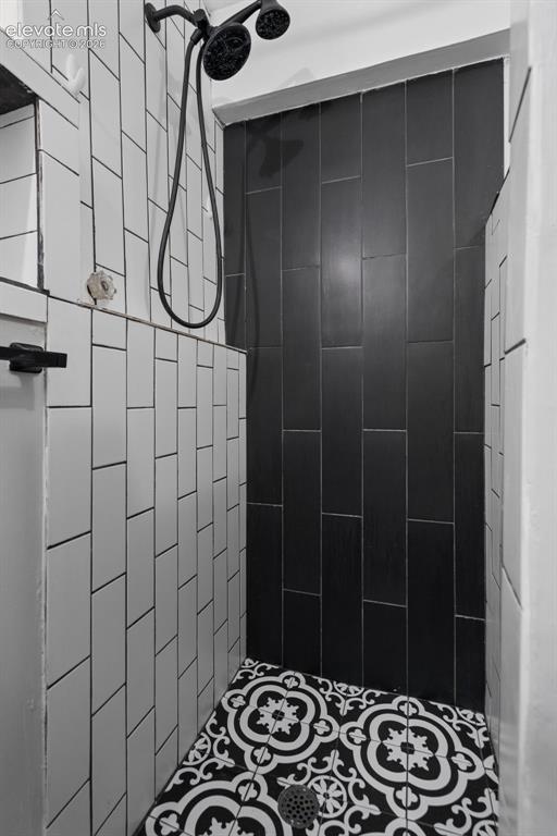 Image 23 of 30: Bathroom
