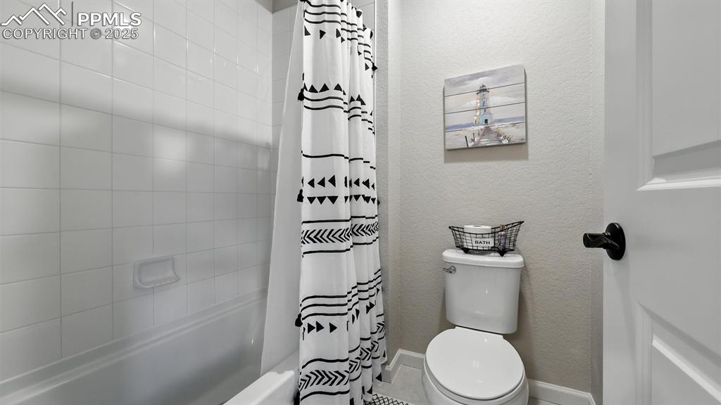 Image 19 of 39: Bathroom