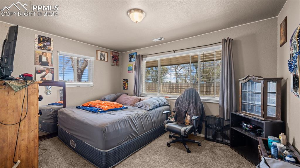 Image 15 of 36: Bedroom