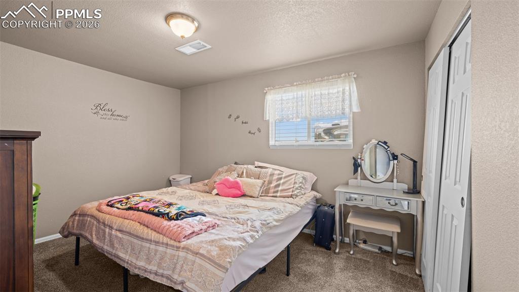 Image 16 of 36: Bedroom
