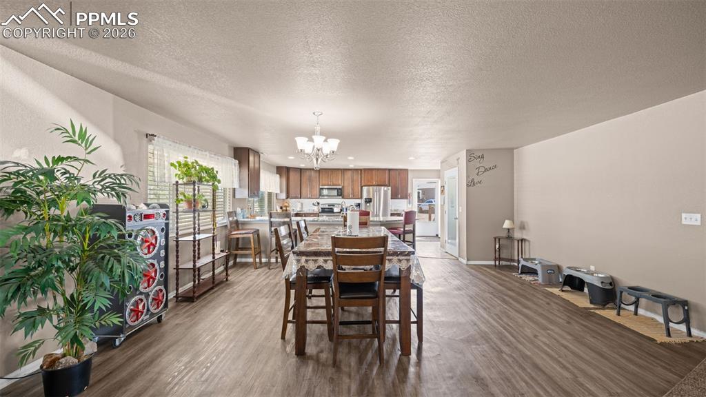Image 8 of 36: Dining Area