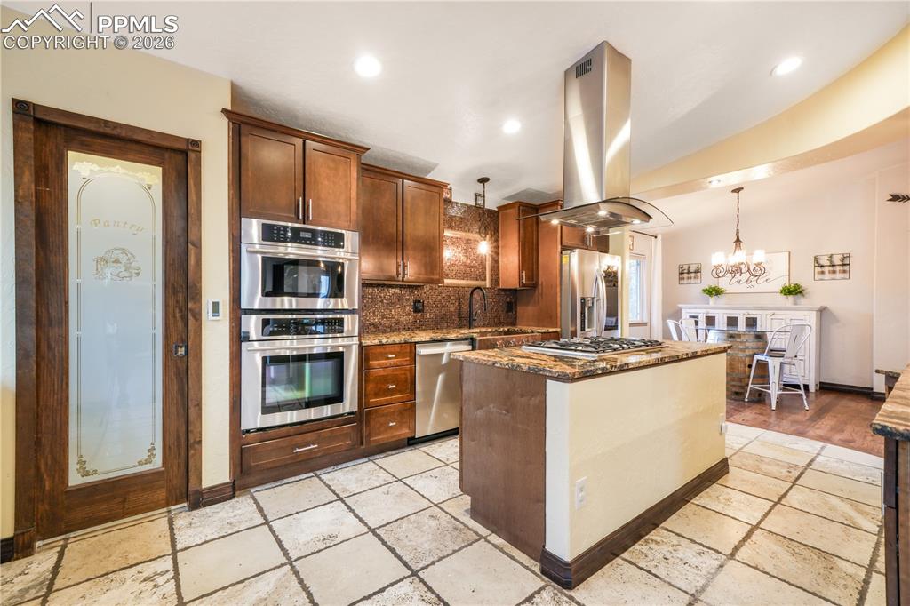 Image 11 of 50: Kitchen