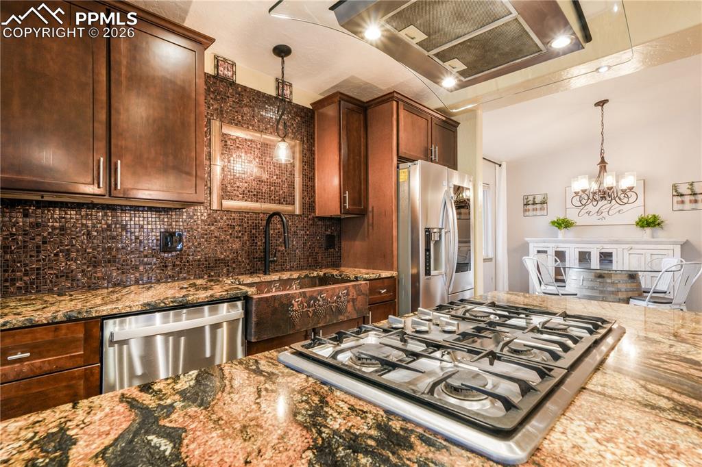 Image 12 of 50: Kitchen