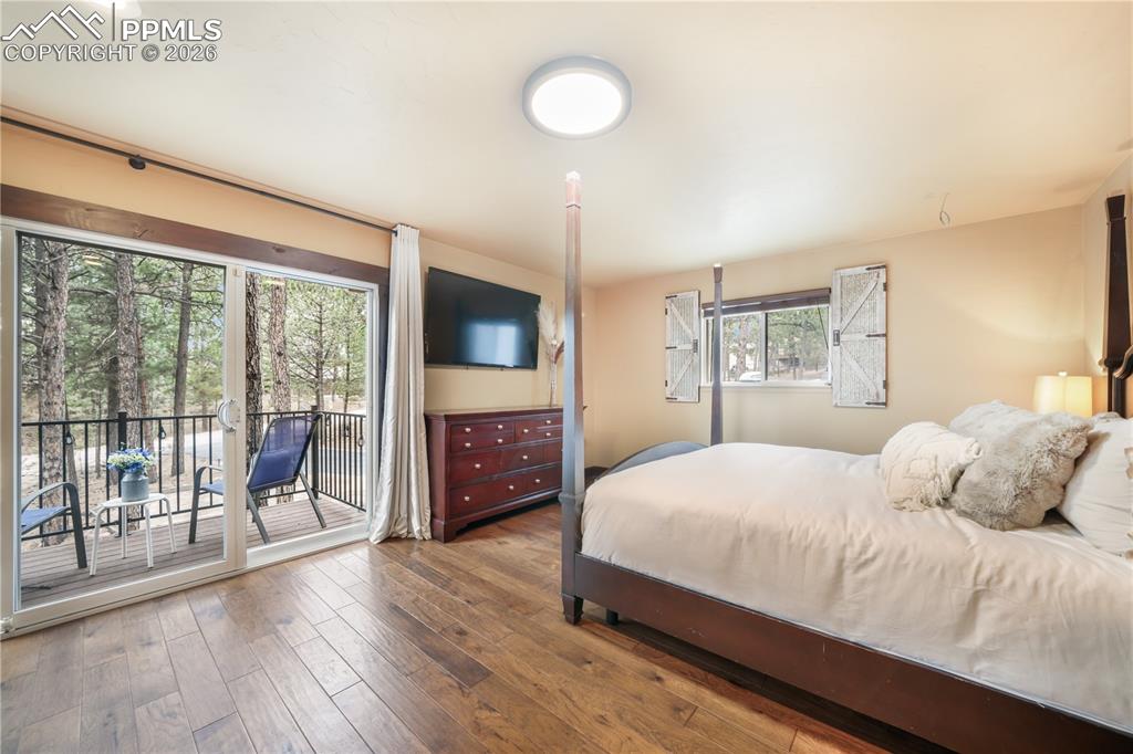 Image 20 of 50: Bedroom