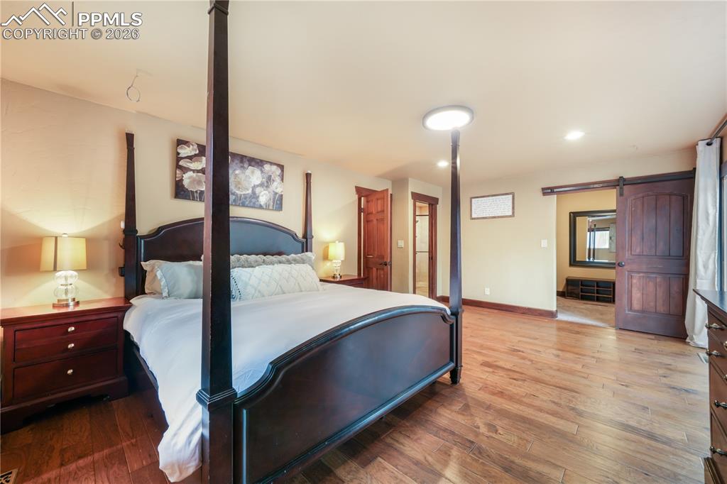 Image 21 of 50: Bedroom