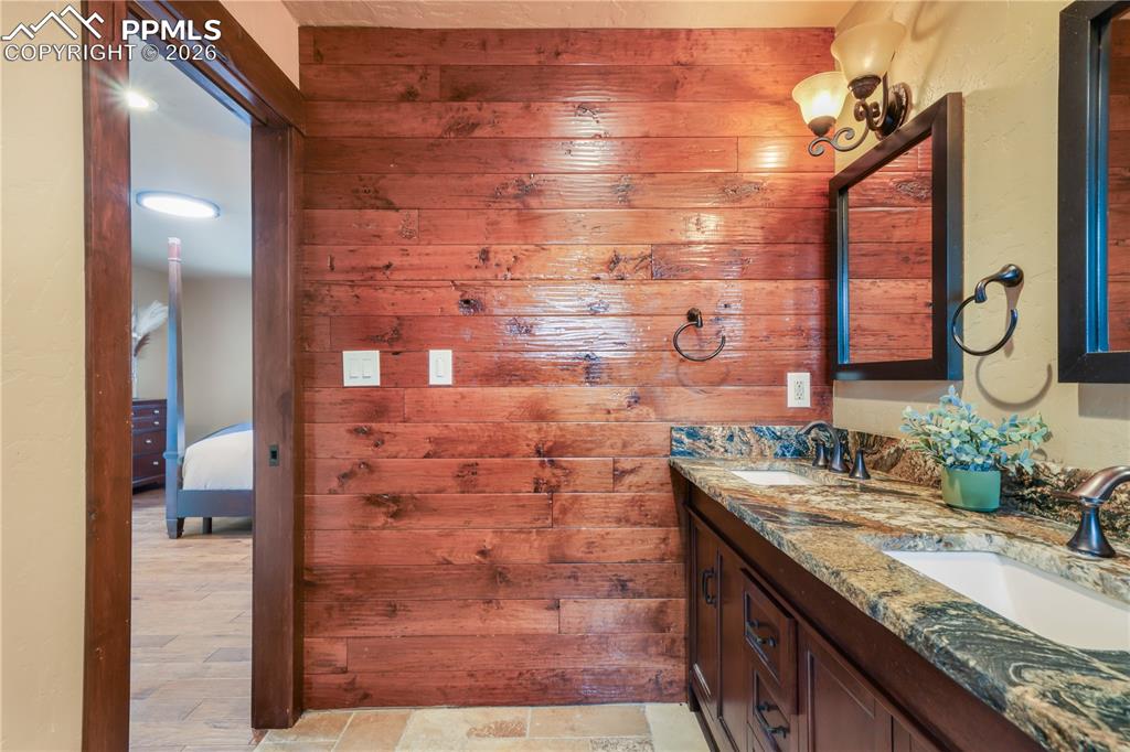 Image 26 of 50: Bathroom