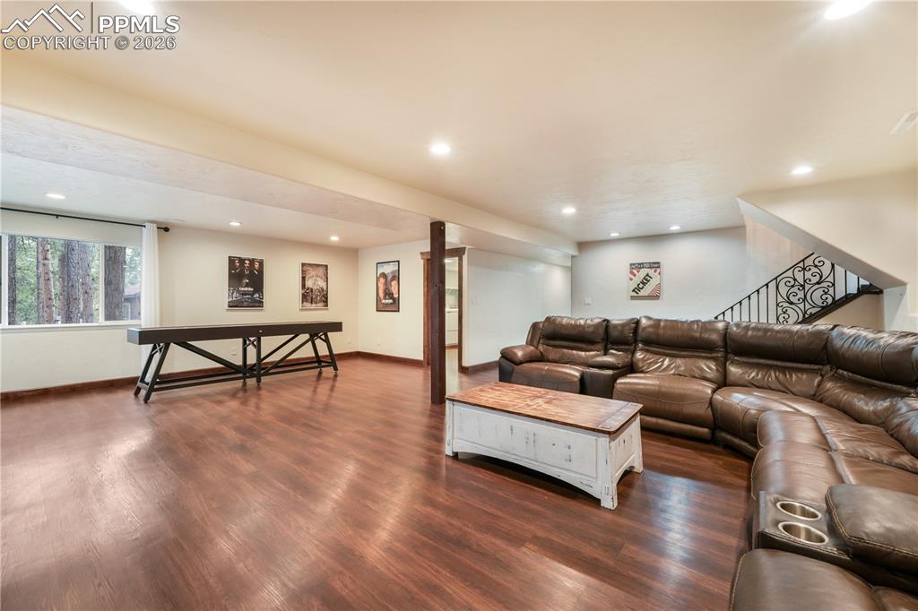 Image 28 of 50: Living Room