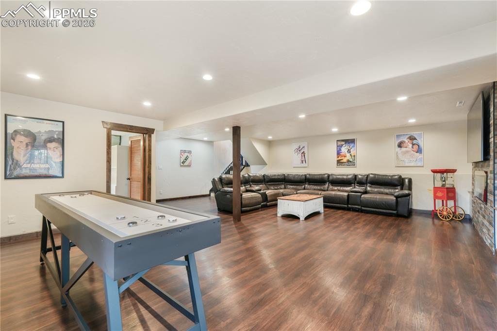 Image 30 of 50: Game Room