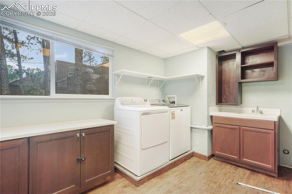 Image 31 of 50: Laundry