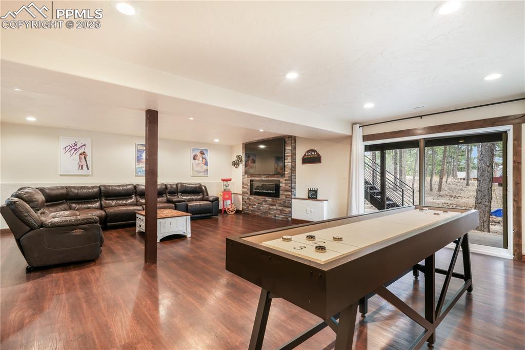 Image 32 of 50: Game Room