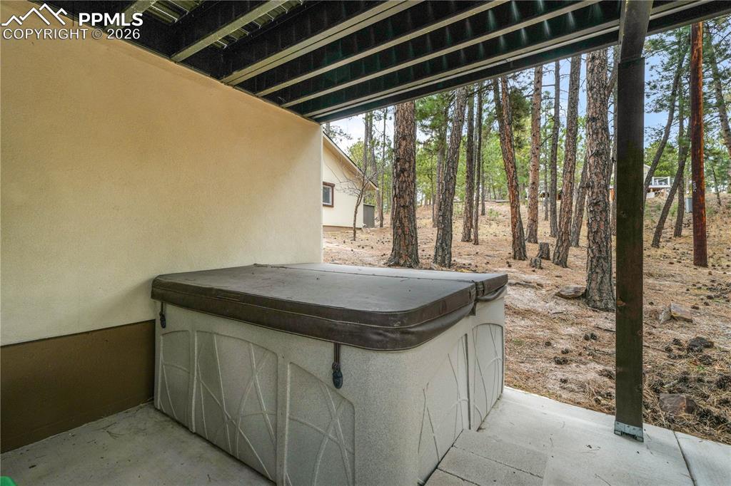 Image 42 of 50: Patio