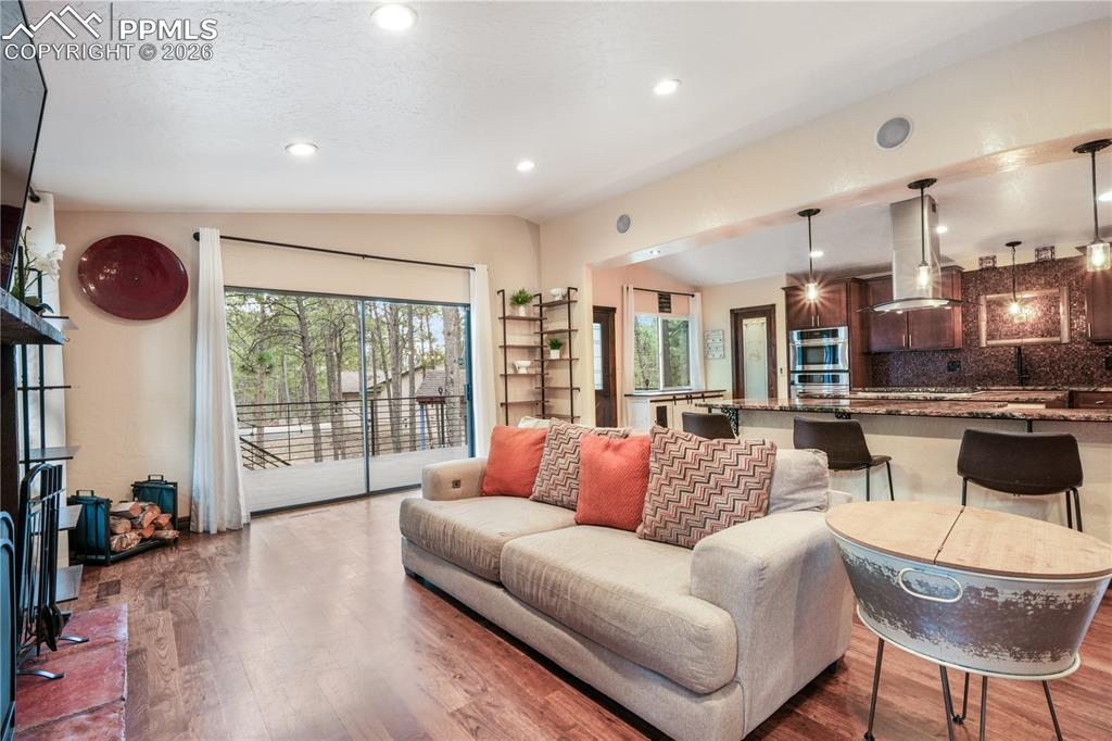 Image 6 of 50: Living Room