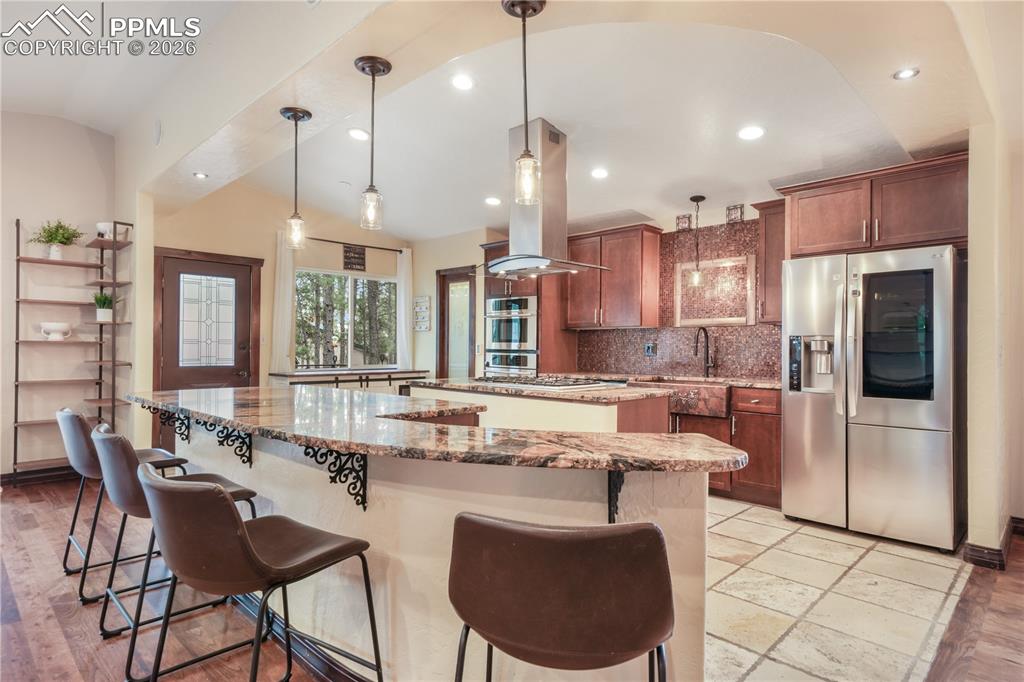 Image 7 of 50: Kitchen