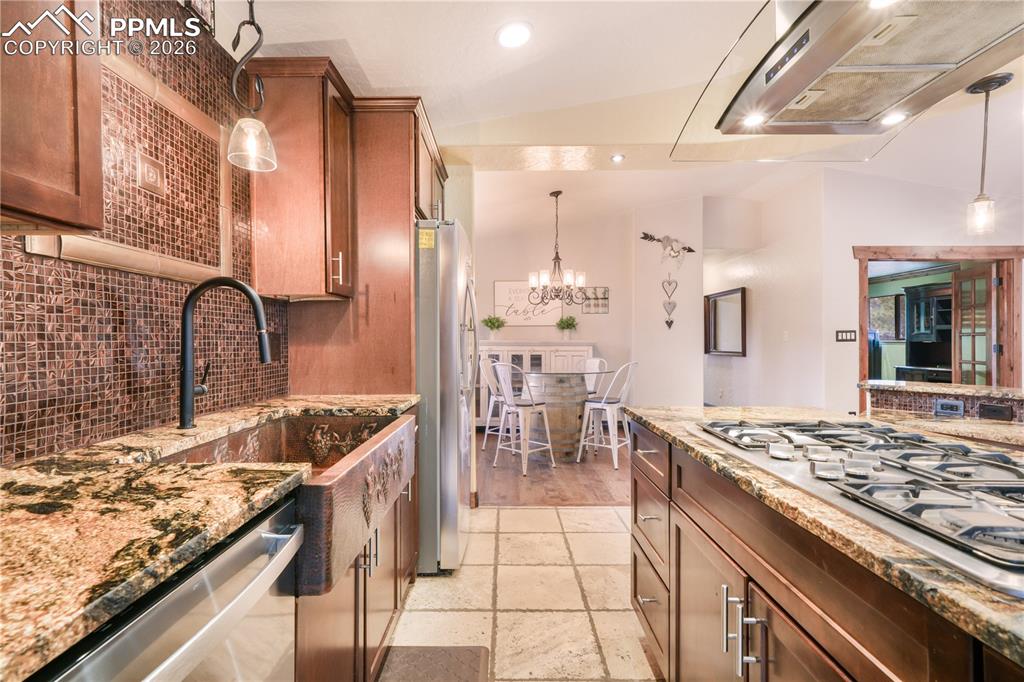 Image 9 of 50: Kitchen