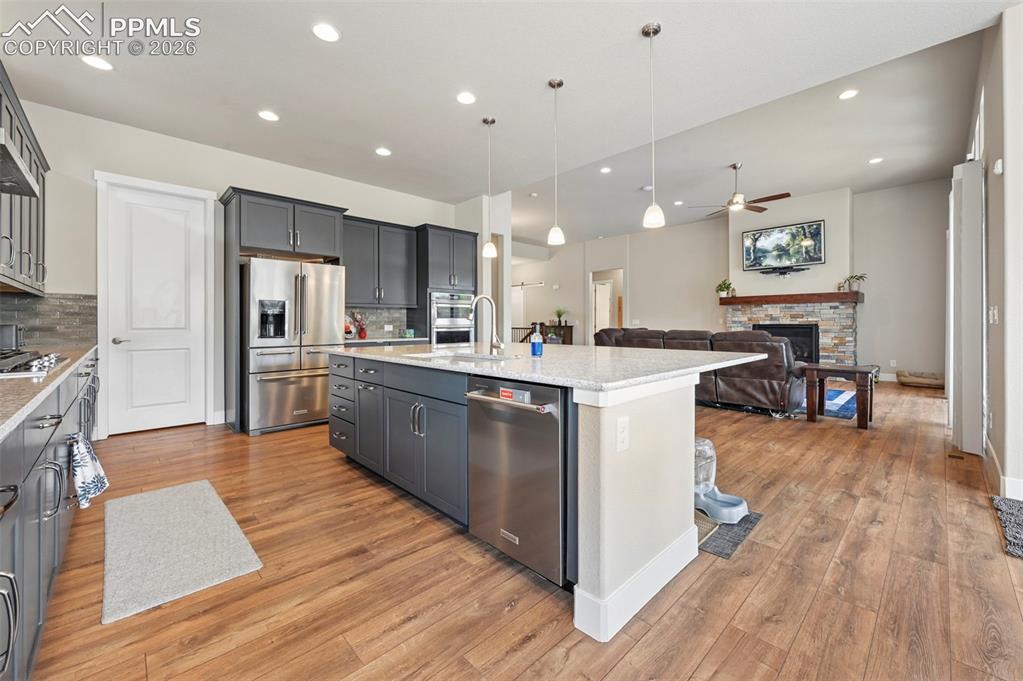 Image 11 of 50: Kitchen