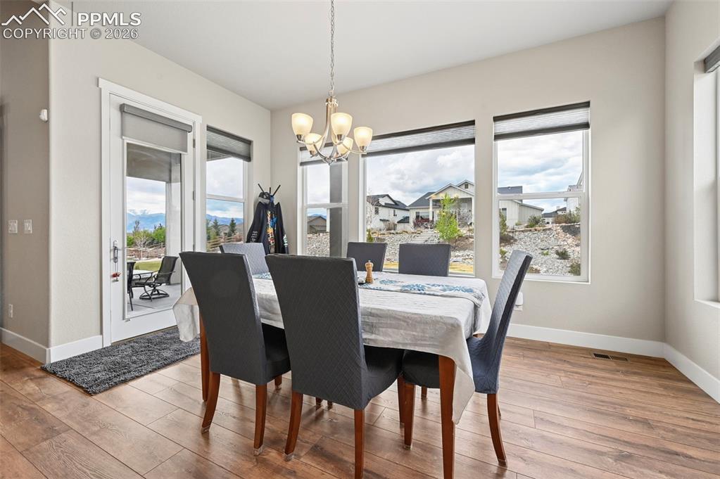 Image 12 of 50: Dining Area
