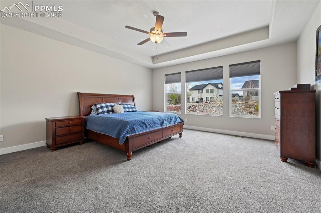 Image 16 of 50: Bedroom