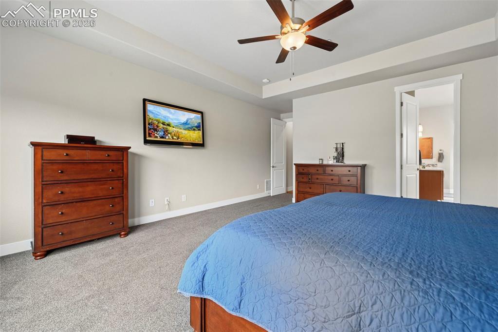 Image 19 of 50: Bedroom