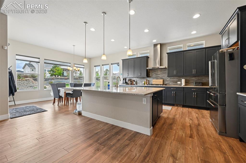 Image 8 of 50: Kitchen