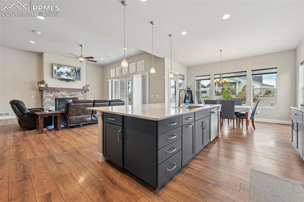 Image 9 of 50: Kitchen