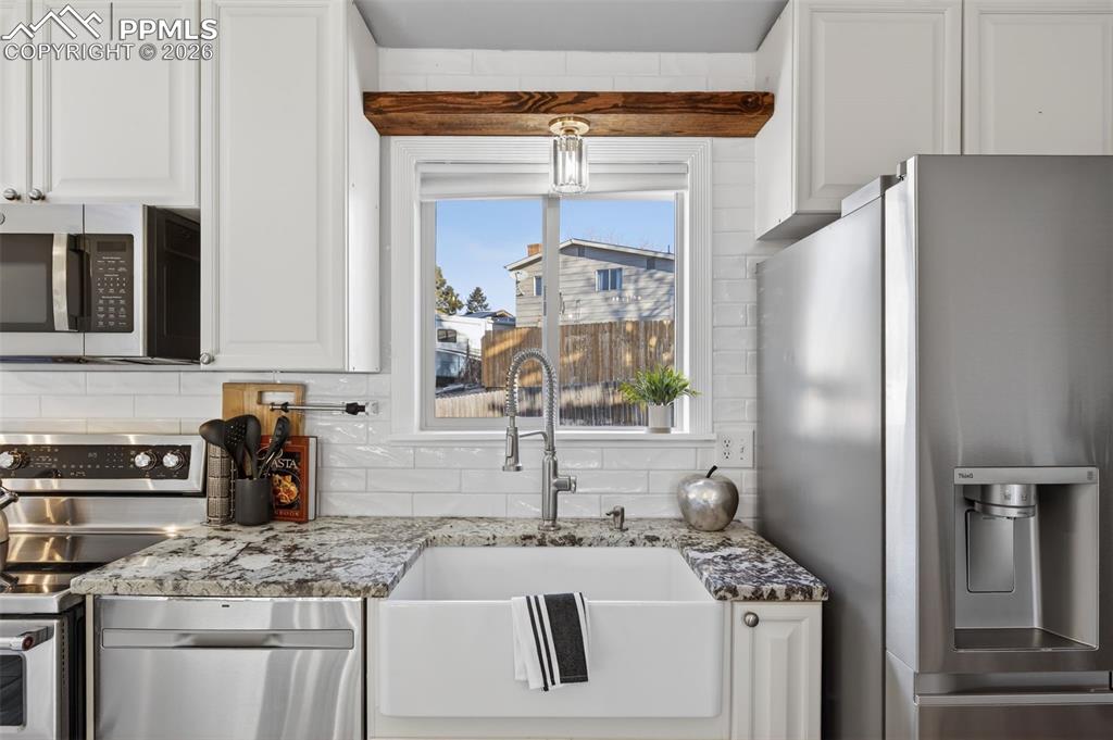 Image 12 of 50: Kitchen