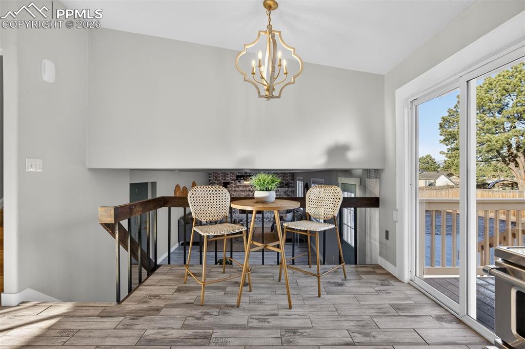 Image 16 of 50: Dining Area