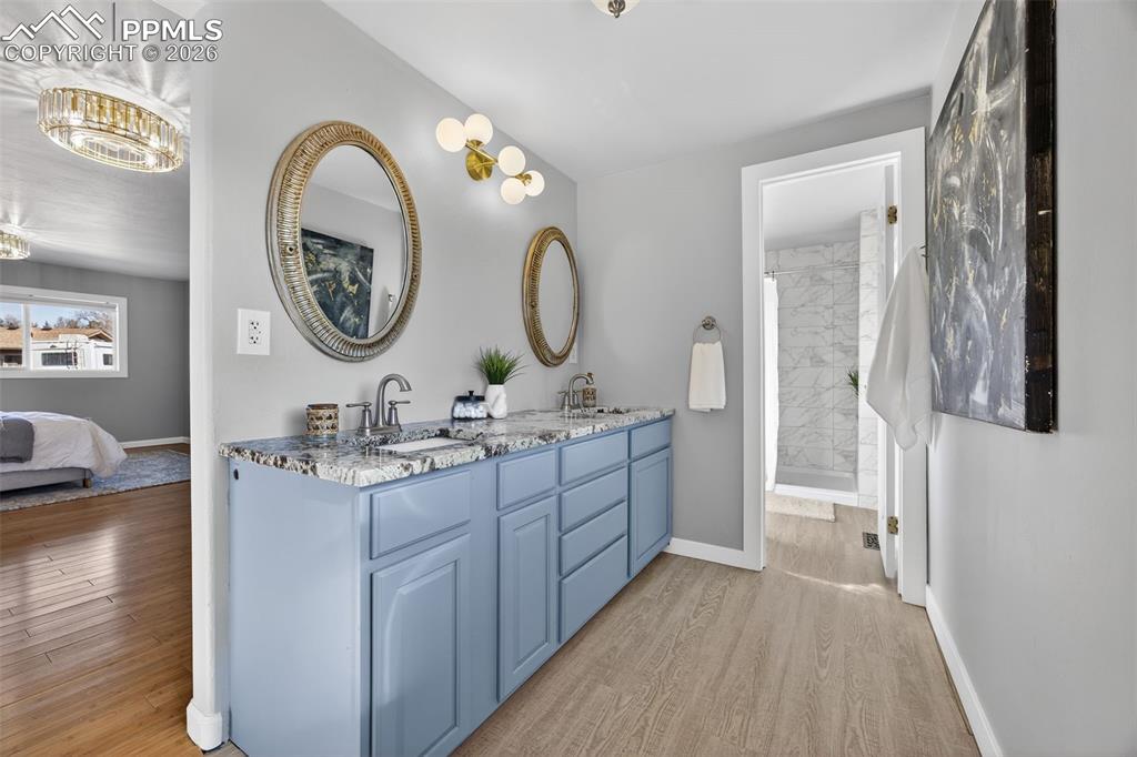 Image 24 of 50: Bathroom