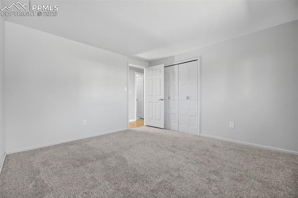 Image 29 of 50: Bedroom