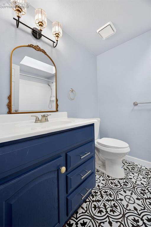 Image 30 of 50: Bathroom