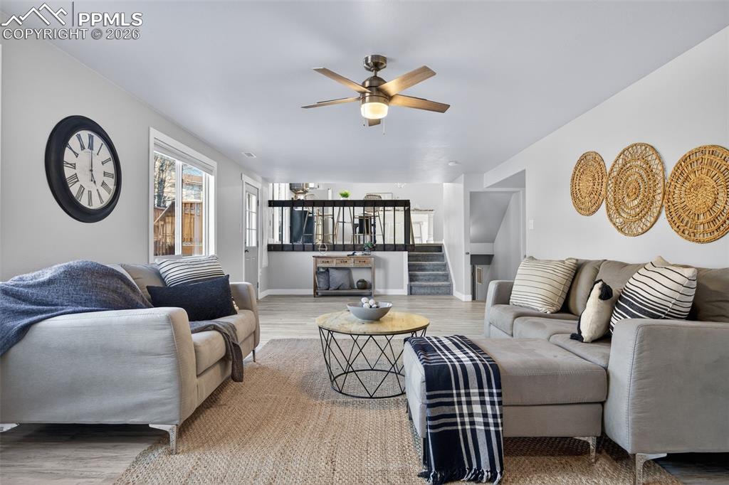 Image 35 of 50: Living Room