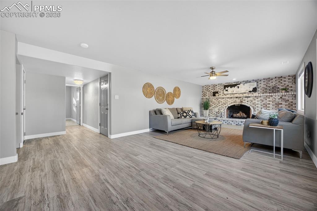 Image 37 of 50: Living Room