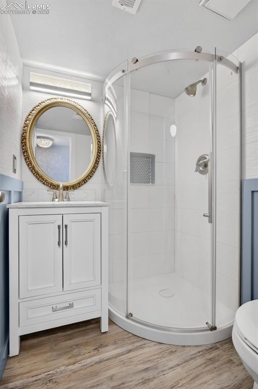 Image 38 of 50: Bathroom