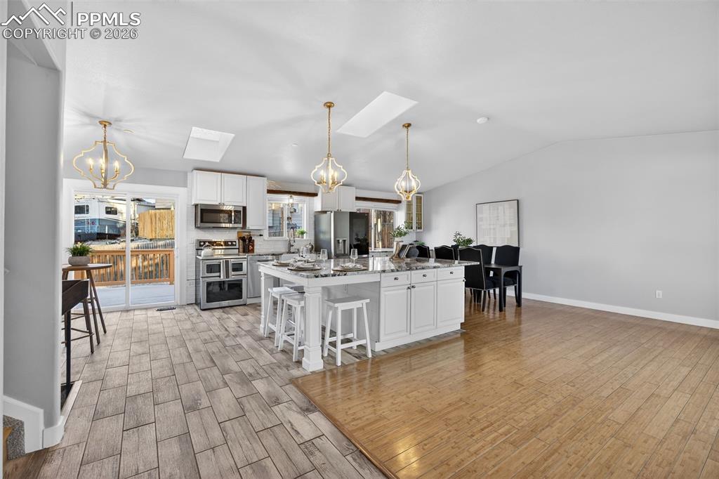 Image 4 of 50: Kitchen