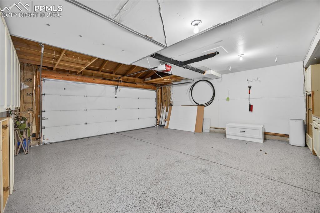 Image 48 of 50: Garage