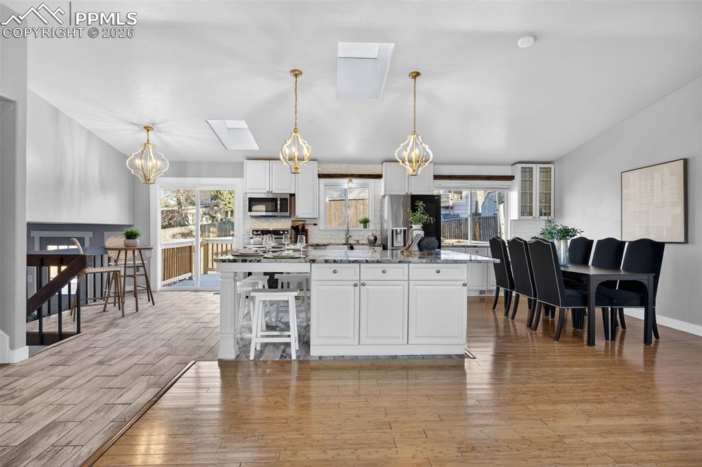 Image 5 of 50: Kitchen