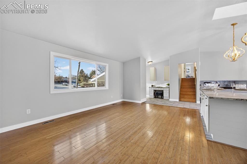 Image 6 of 50: Living Room