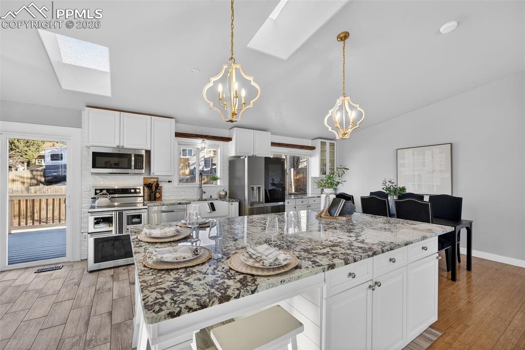 Image 9 of 50: Kitchen