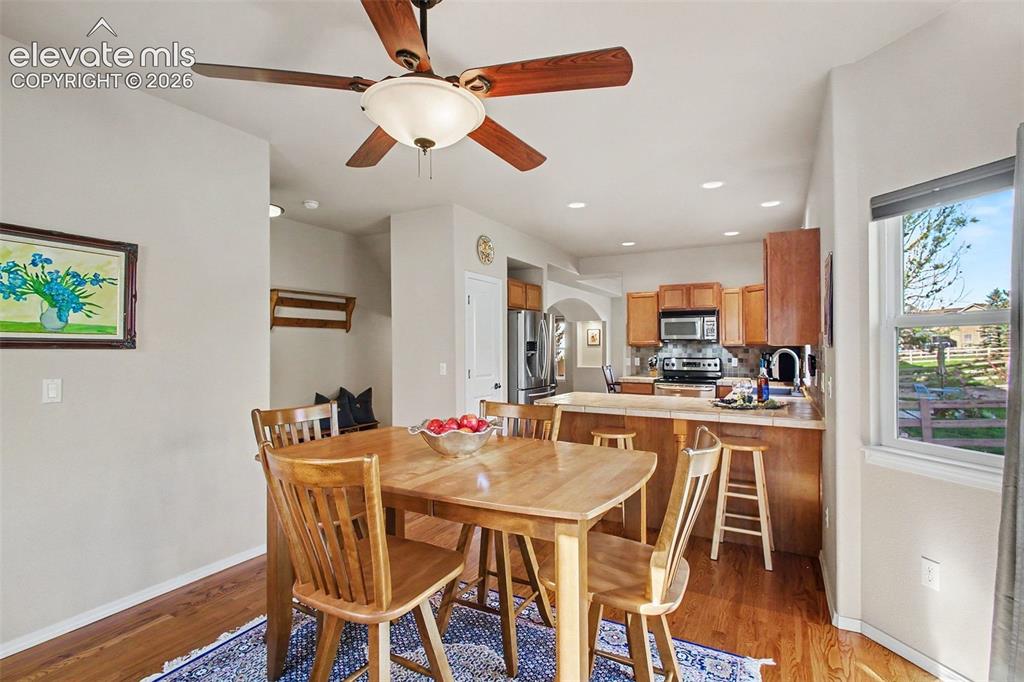 Image 10 of 39: Dining Area