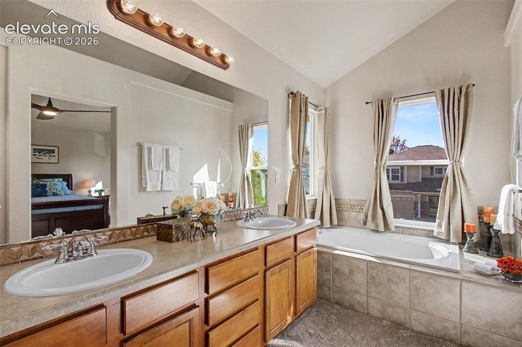 Image 14 of 39: Bathroom