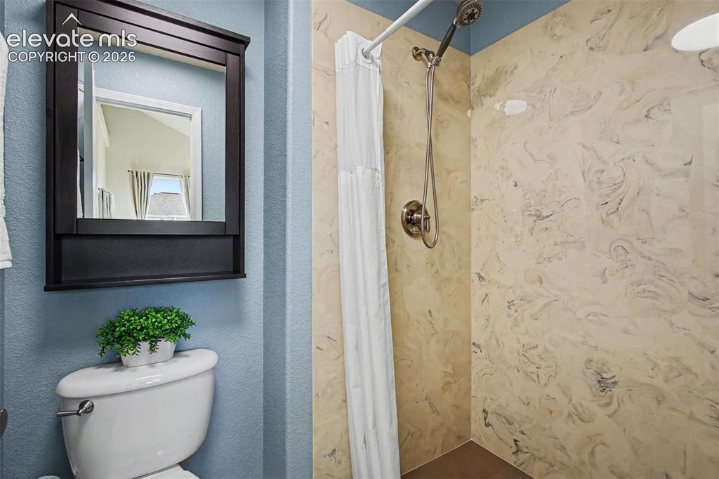 Image 16 of 39: Bathroom