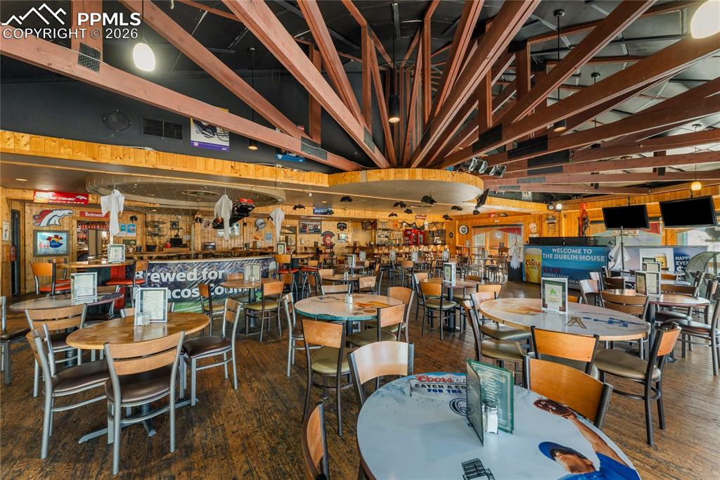 Image 11 of 25: Dining Area