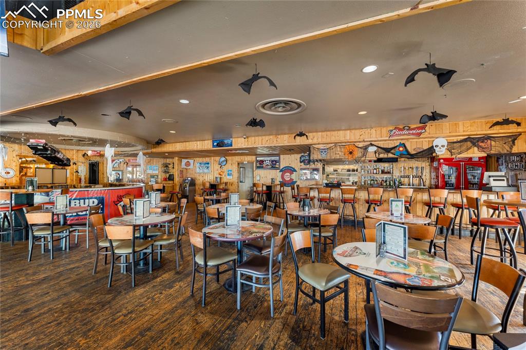 Image 8 of 25: Dining Area