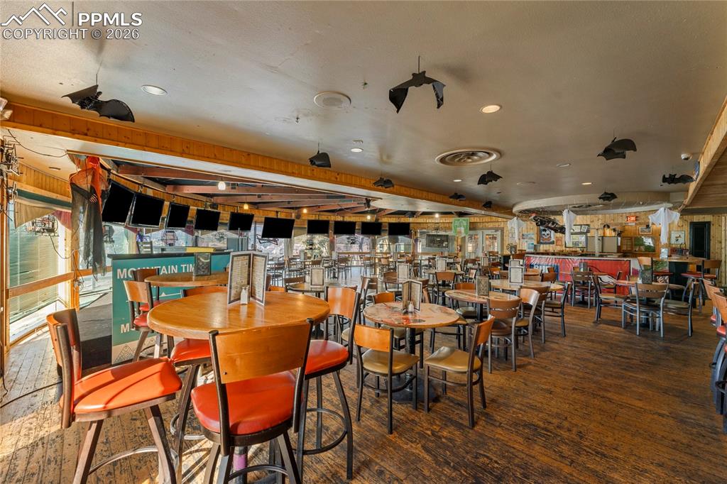 Image 9 of 25: Dining Area